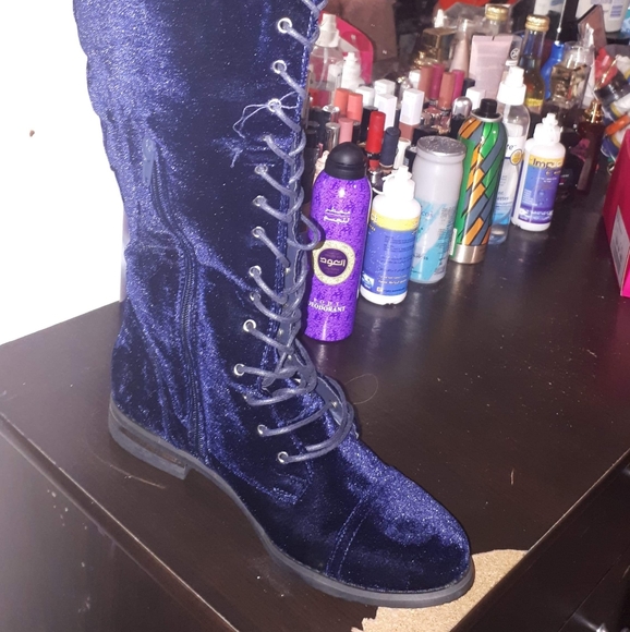 Hi I have long boots intrested text me - Picture 1 of 1
